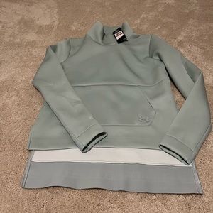 Under Armour Soft Pull over